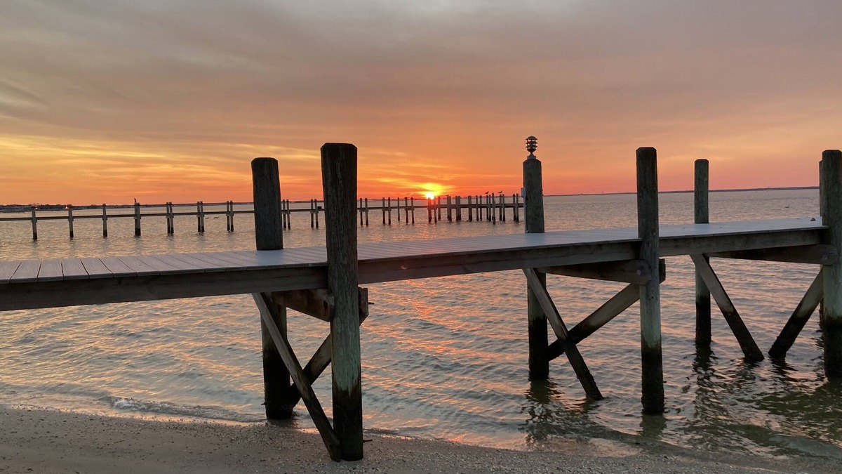 North Beach House | North Beach Retreat on Beautiful Sand Street. Pet Friendly