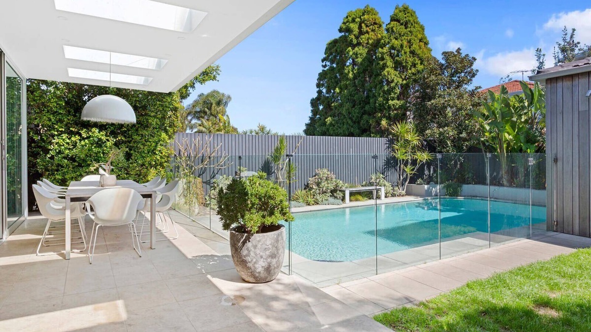 North Bondi House | North Bondi Poolside ~ 4 bedrooms ~ Pool ~ Parking