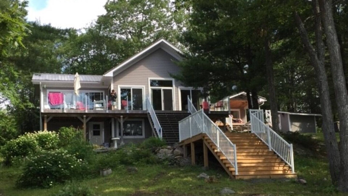 Havelock-Belmont-Methuen House | North Kawartha Lakeside Retreat