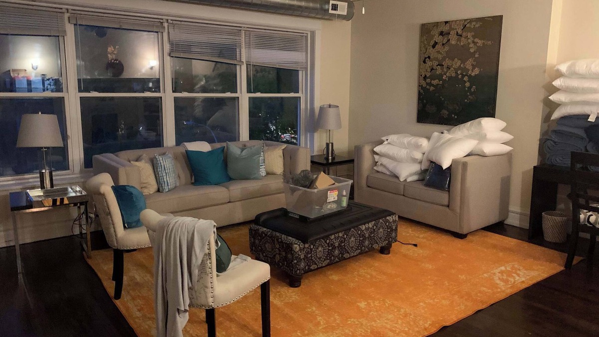 Edgewater Beach Apartment | North Chicago Spacious Home