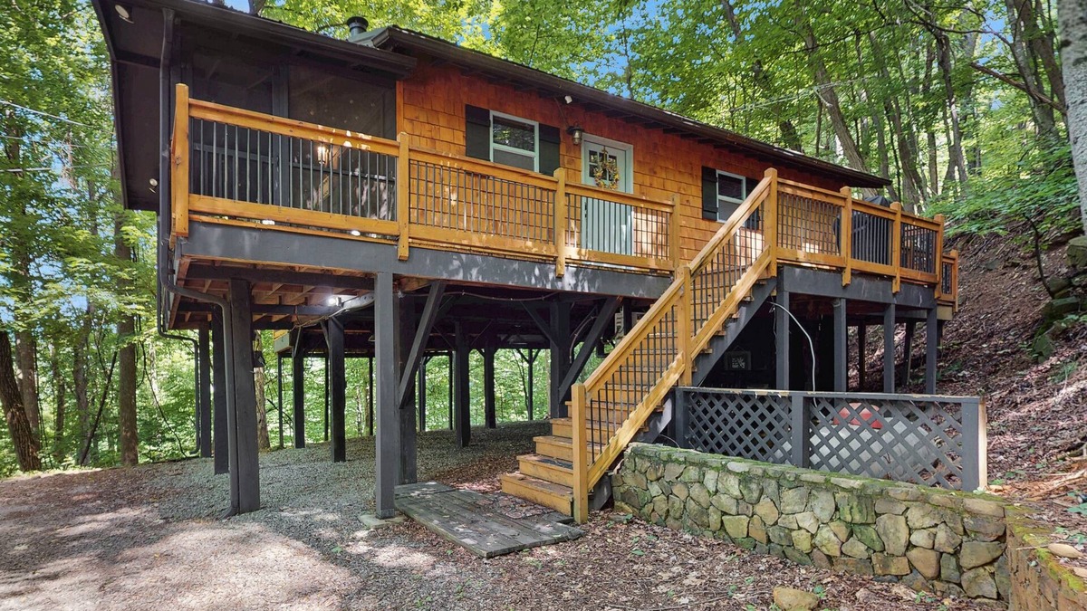 Walnut Mountain Cabin | North Georgia getaway with community pool, trails, and fire pit