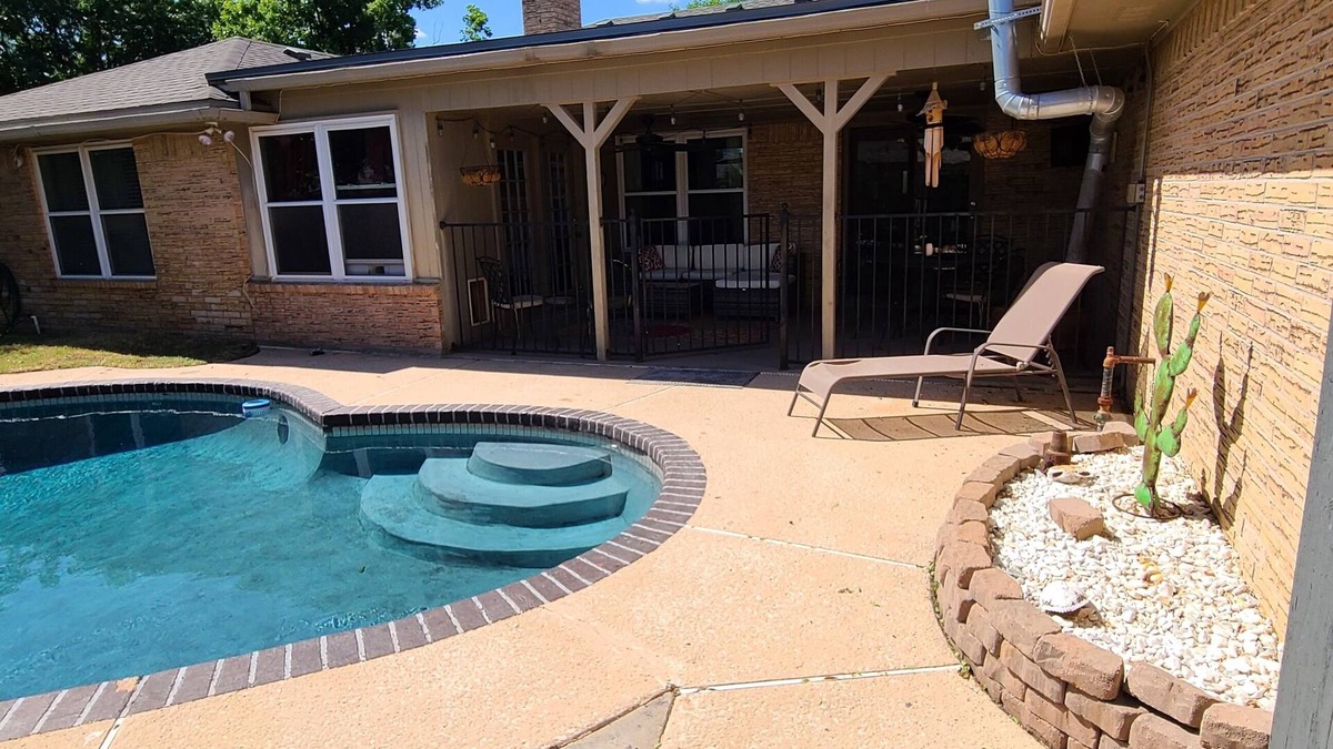 Midland House | North Midland: 3/2/2 w office, kitchen, 2 dining, POOL, patio, RO system