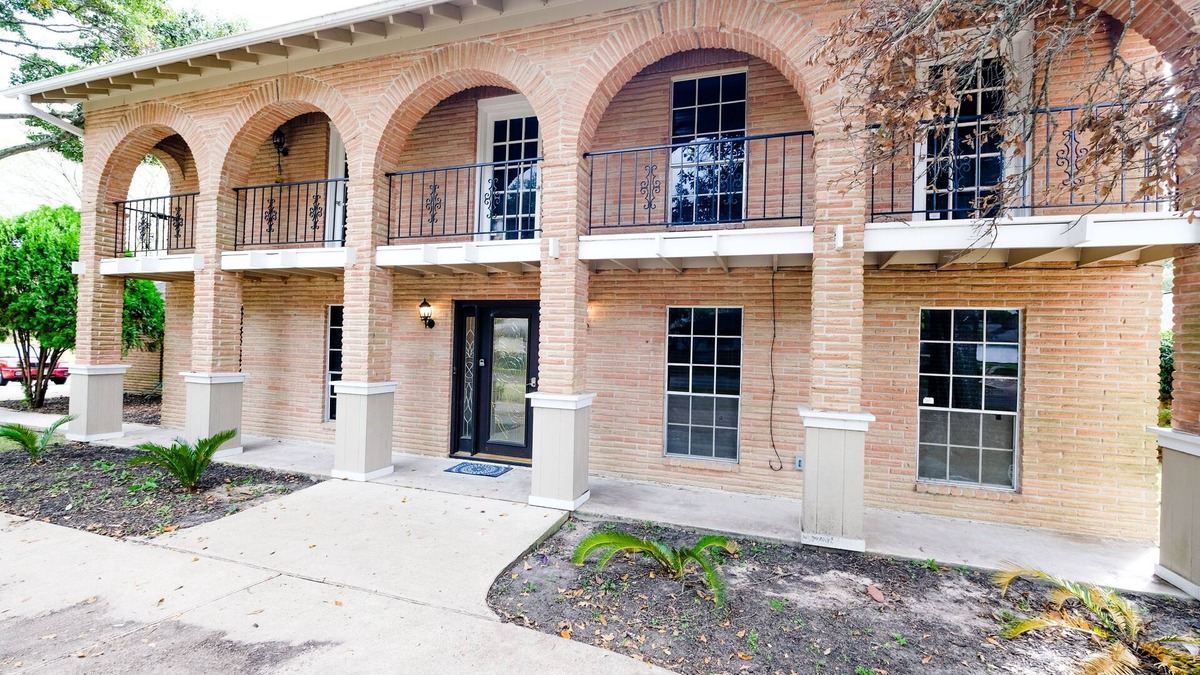 FM 1960 House | North of Houston! Everything you need!!