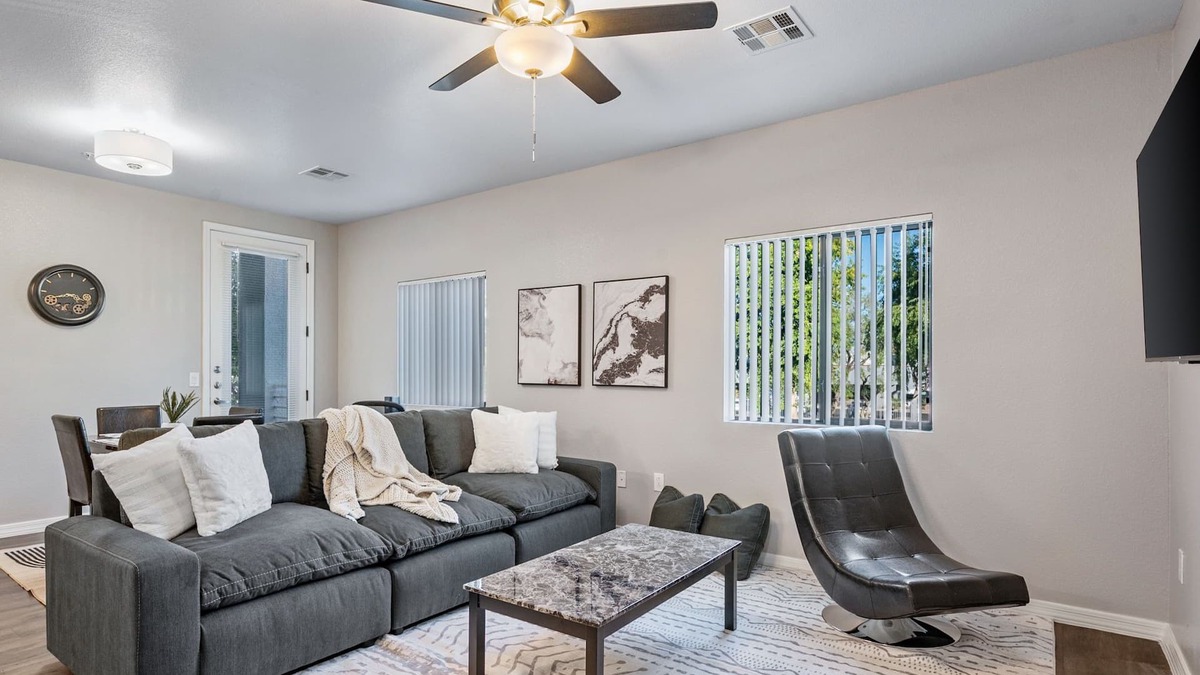Deer Valley Apartment | North Phoenix - 2 Bedroom 2 Bath w/Pool and Gym