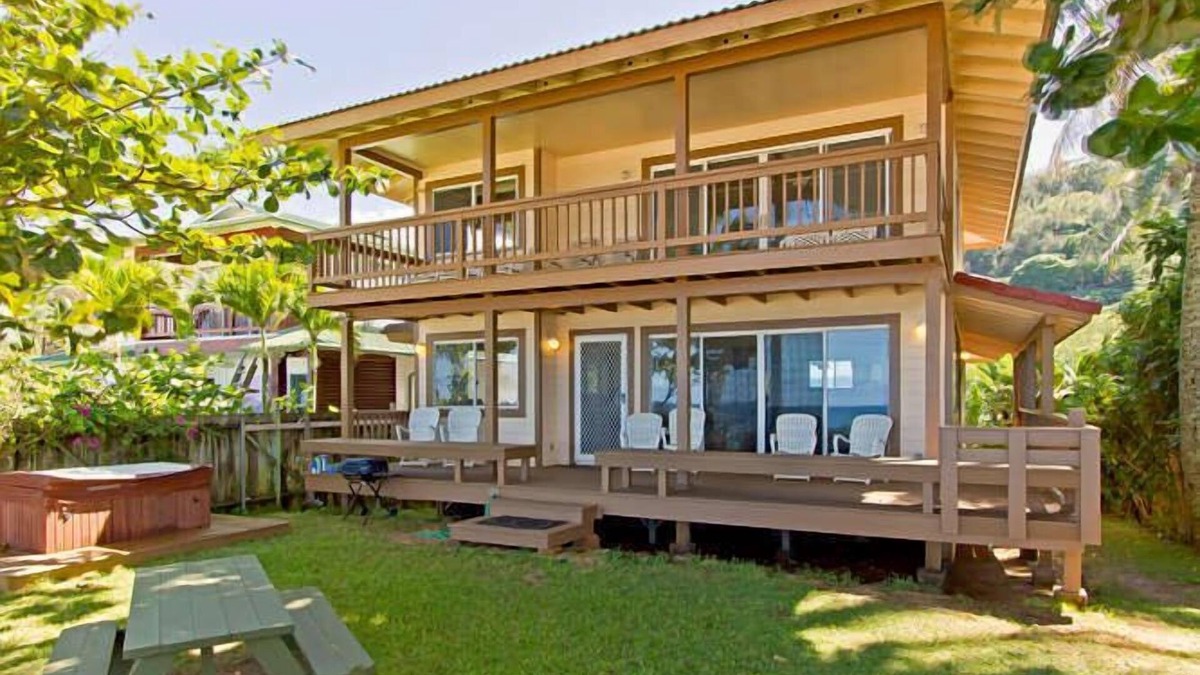 Pupukea House | North Shore beachfront, luxury with hot tub and air conditioning