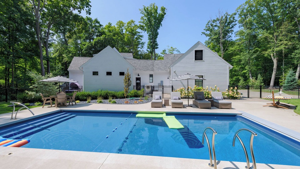 South Haven House | North Shore Haven Large luxurious home - Heated pool and theatre