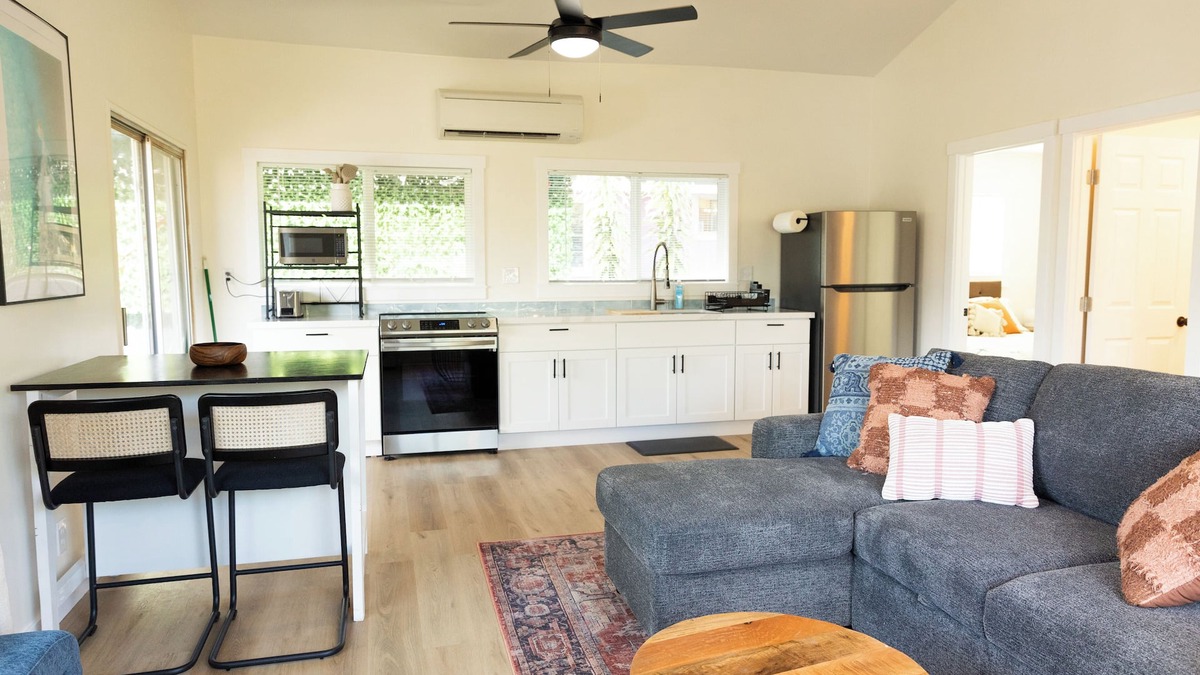 Waialua House | North shore living! Walking distance to Hale’iwa town. Private lanai, AC, WiFi.