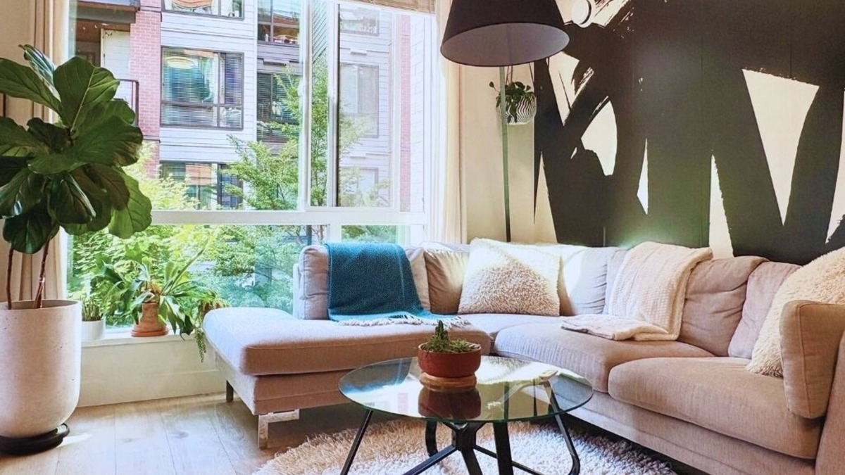 North Vancouver Condo | North Vancouver Winter Retreat | Ski, Work & Relax