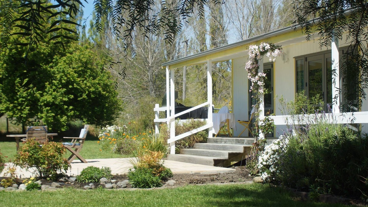 Poukawa Cottage | Northala Cottage; your private self-contained home - FREE Wi-Fi