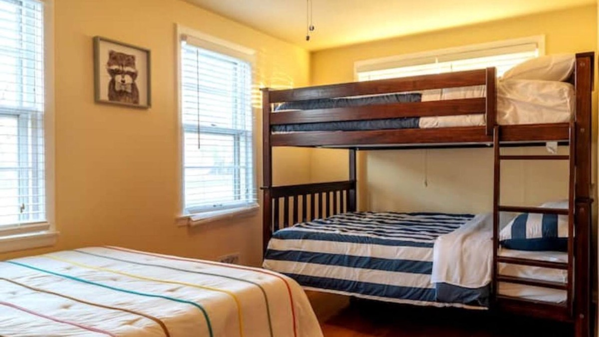 Racine Apartment | NorthBeach Retreat 5BR, short walk to zoo & beach