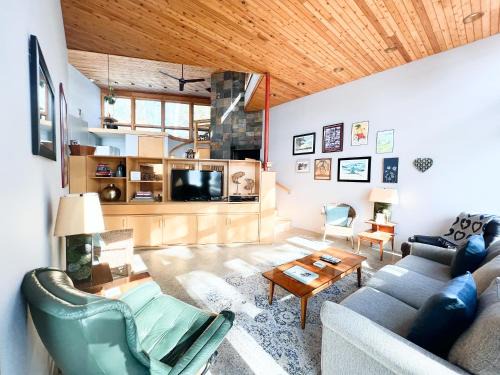 Traverse City House | Northern Comfort 2-Long Lake-Traverse City