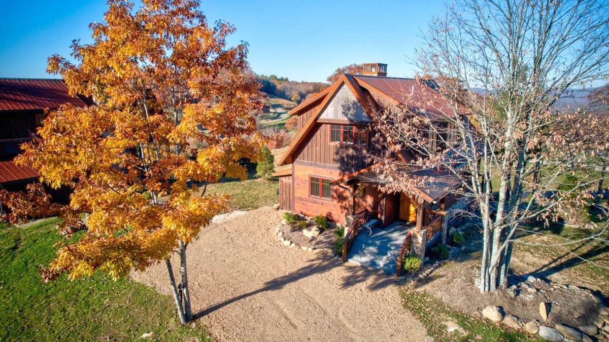 Elk Park House | Northern Exposure at Eagles Nest - Views! Covered porch, walk to the Winery and Sportsmans Lodge!