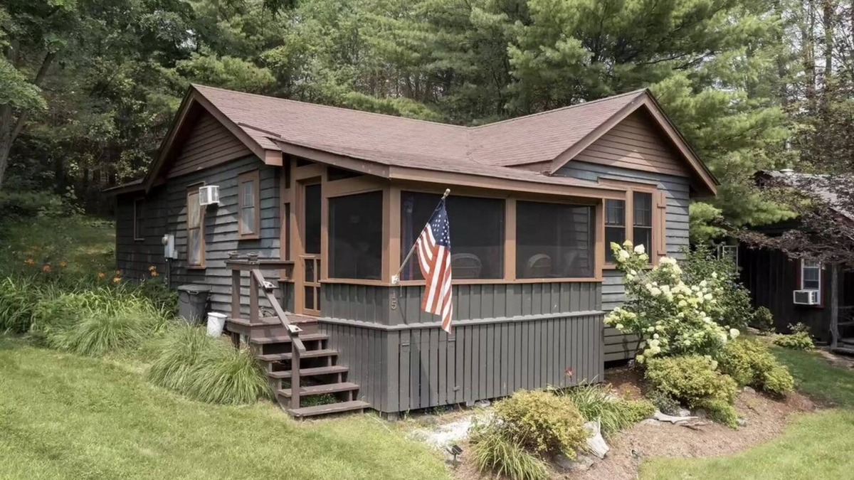 North Lake George Cottage | Northern Lake George cottage with Beach access.