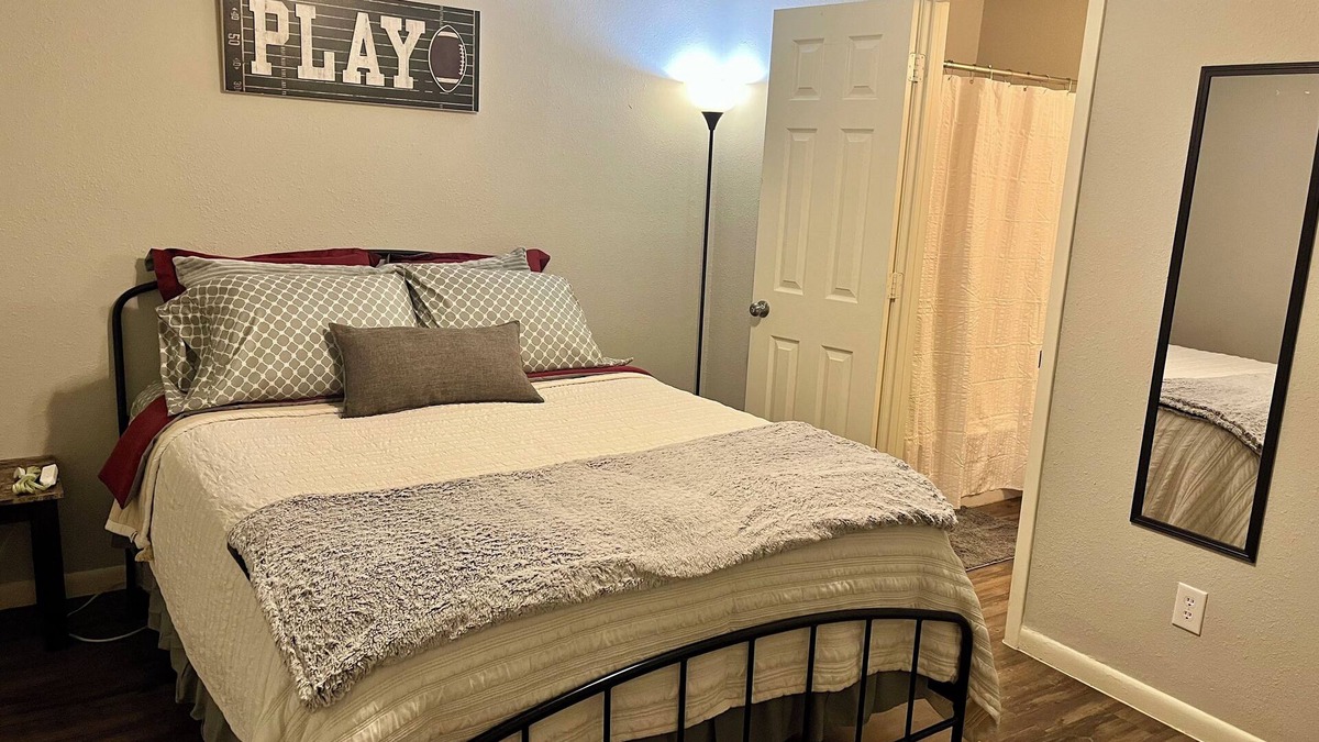 College Station Villa | Northgate Nest- Walking distance to A&M!