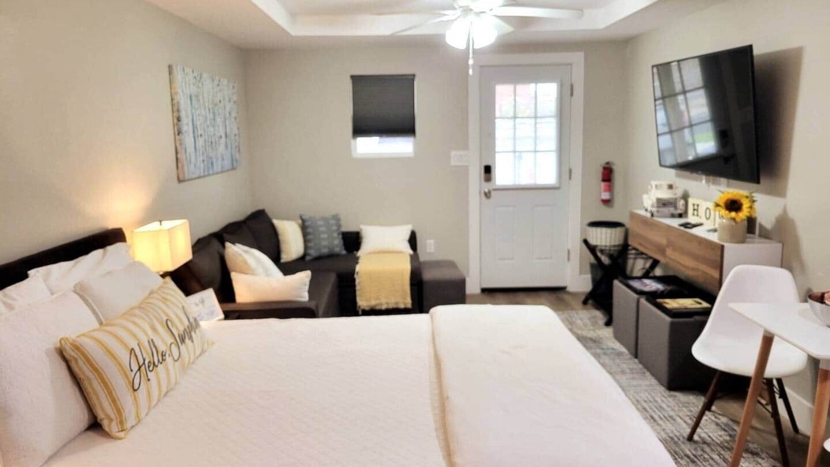 Northgate Apartment | Northgate Studio - 1 block from TAMU!