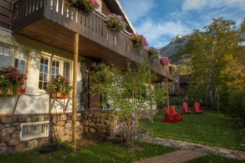 Waterton Park Bed & Breakfast | Northland Lodge
