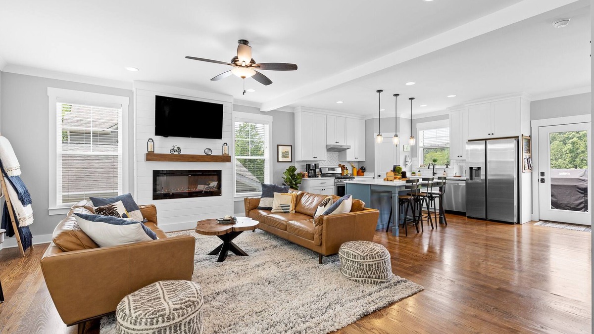 North Chattanooga House | NorthShoreBlue-5mins to DT, Mtn Views, Entertainment Room, Sleeps 12