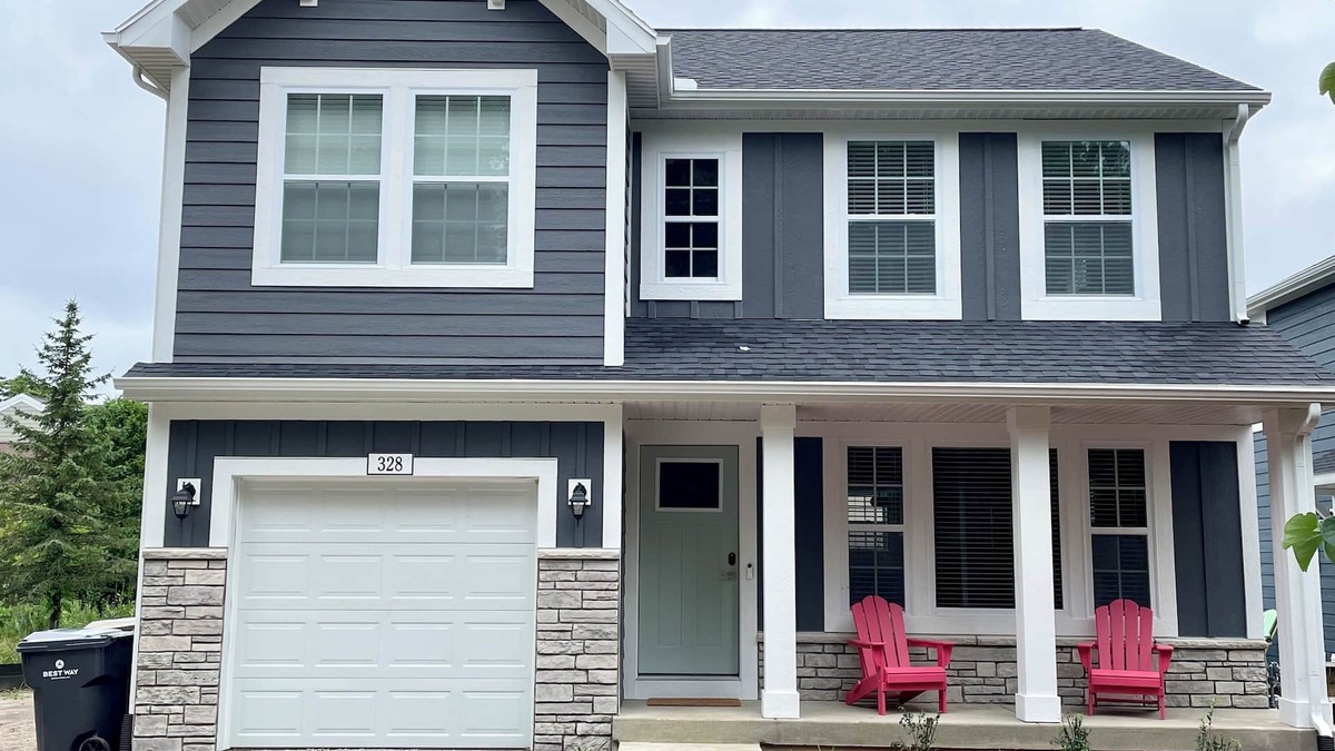 South Haven Cottage | Northside Cottage. Close to community pool & beaches! Sleeps 12. Fast Wi-Fi!