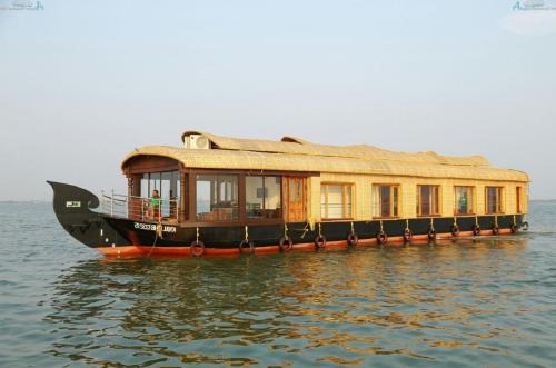 Alappuzha Boat Rental | Northstar 5 Bedroom Ac Private Houseboat With All Meals