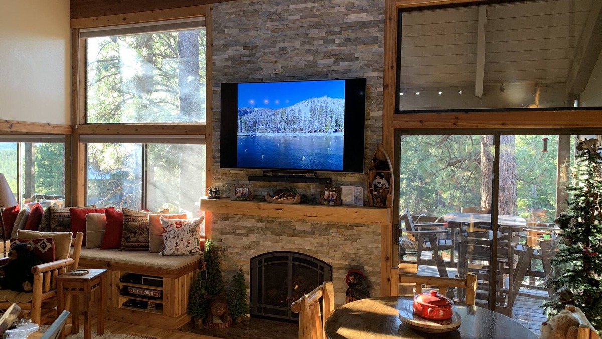 Truckee Condo | Northstar, come this weekend! Mountain charm and luxury, by shuttle, sleeps 6