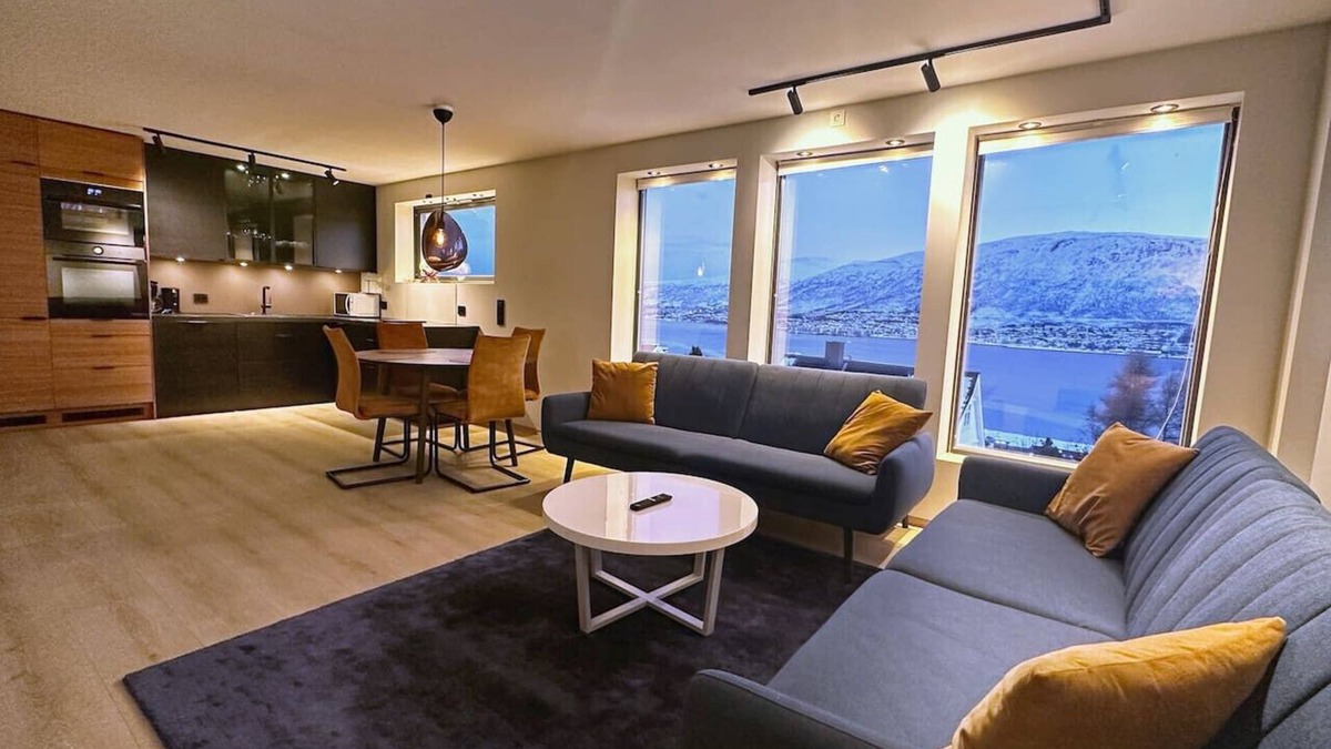 Tromso Apartment | Northstay - Aurora View Apartment/Tromsø Fjord & Mountains
