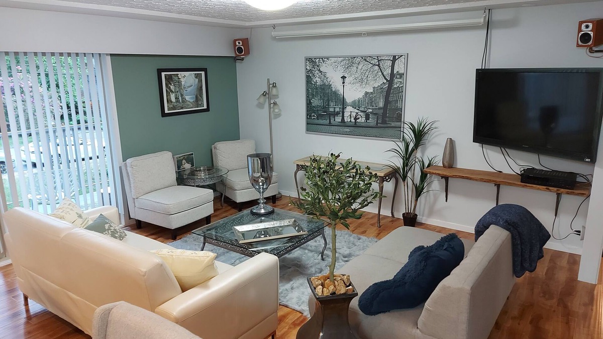Canyon Heights House | NorthVAN Nature Living Home, 5min to town, beach, suspension bridge, river ,hike