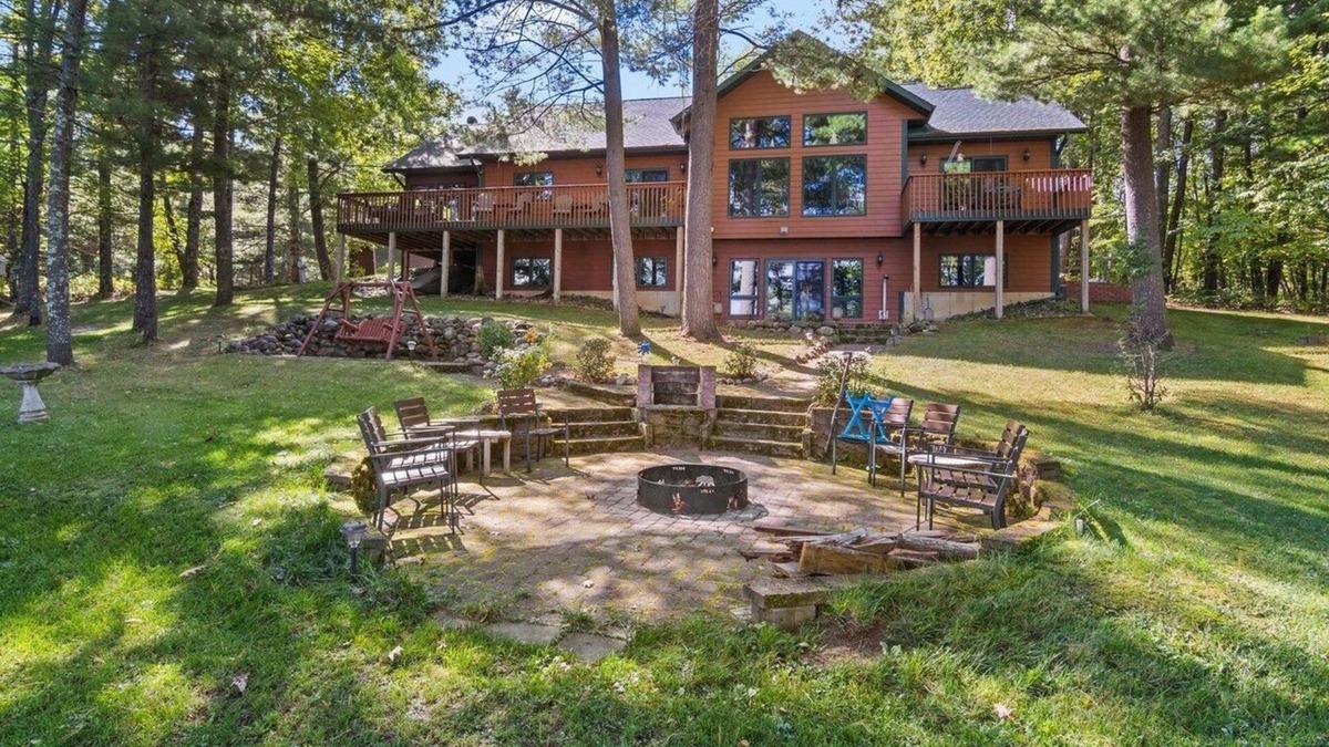 Hayward House | Northwoods Hayward Haven. Private 3 bedroom 3 bath, sleeps 8 very comfortably.