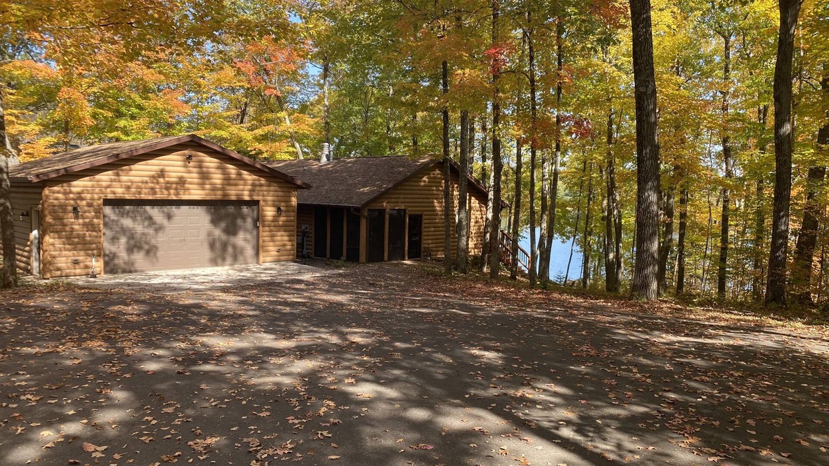 Hayward House | NORTHWOODS LAKEFRONT VACATION HOME, on beautiful Round Lake!