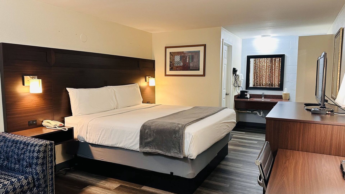 Blaine Hotel | Northwoods Motel