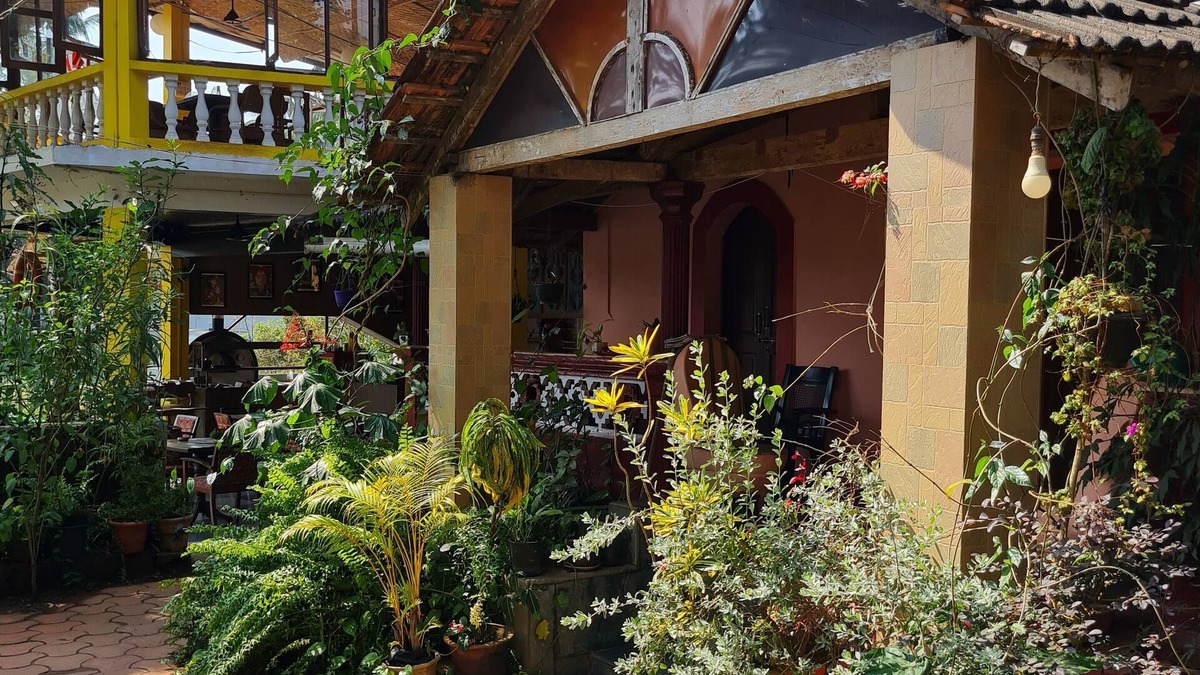 Anjuna Hotel | Nostalgic Goa Cozy 2BHK Cottages Near Anjuna Beach