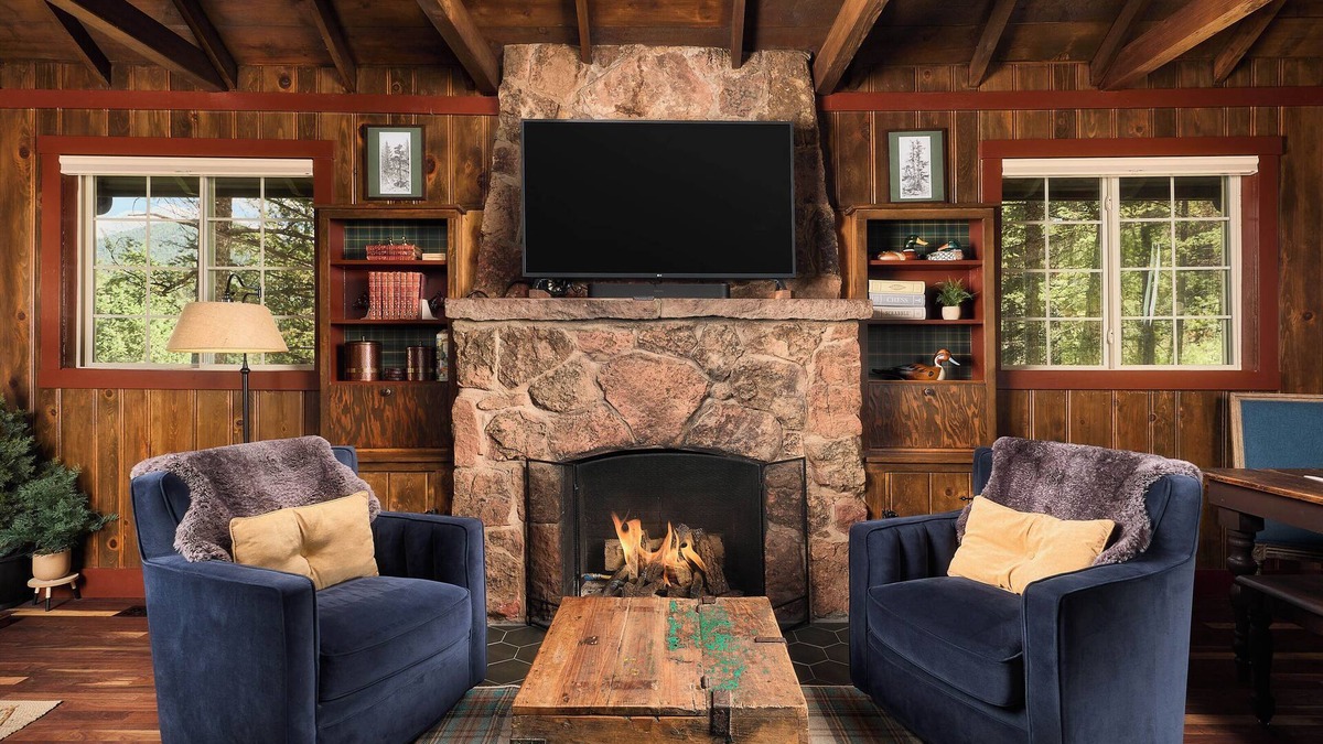 Colorado Springs Cabin | Nostalgic✢Newly Remodeled Cabin w/Hot Tub✢Loft✢Fireplaces