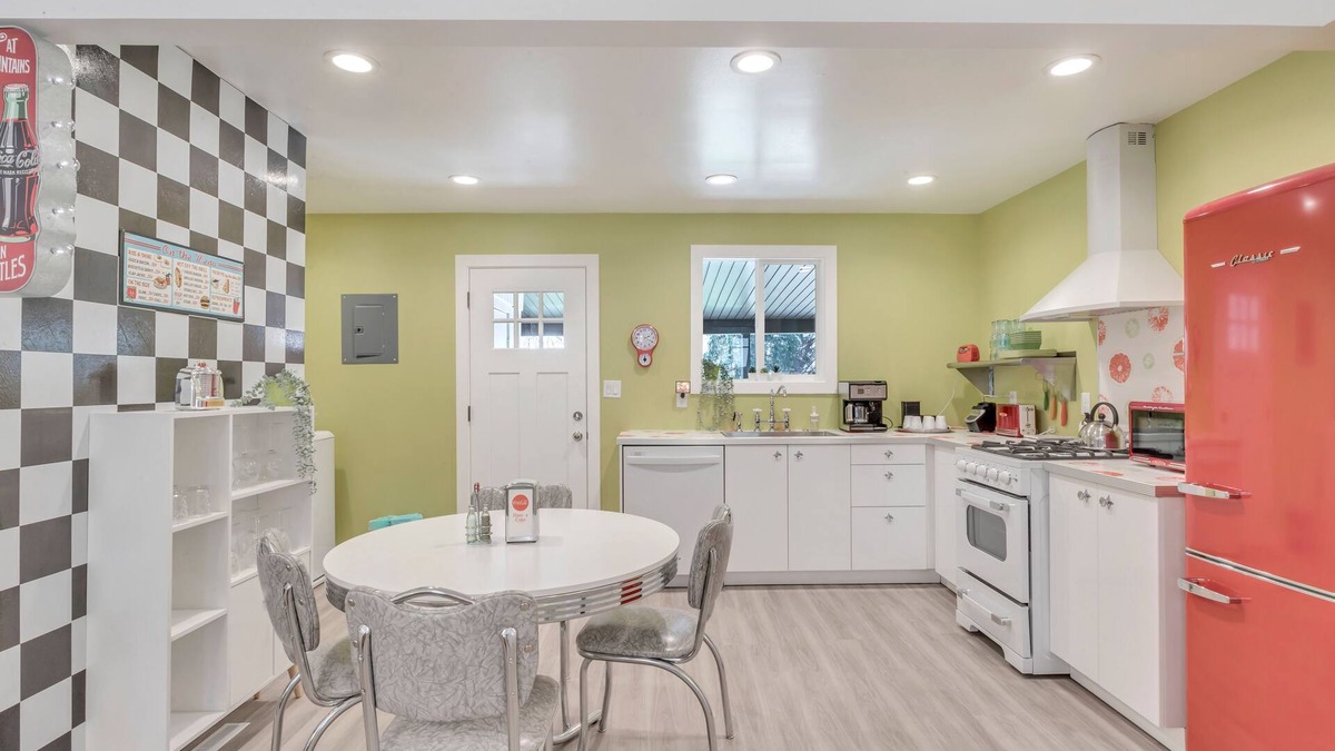 Millcreek Apartment | Nostalgically Retro w/Hot Tub-Exclusive & Private