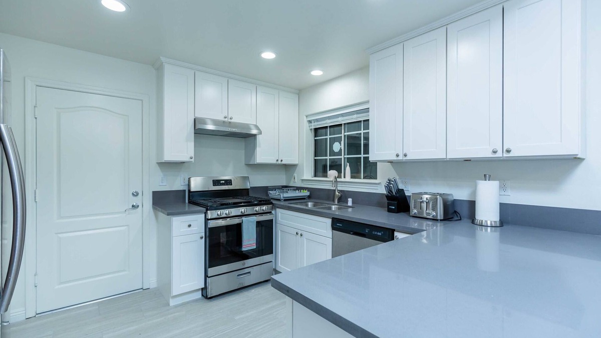 East Pasadena House | Not Affected by the Fire/elegant Pasadena Retreat Prime Comfort Awaits
