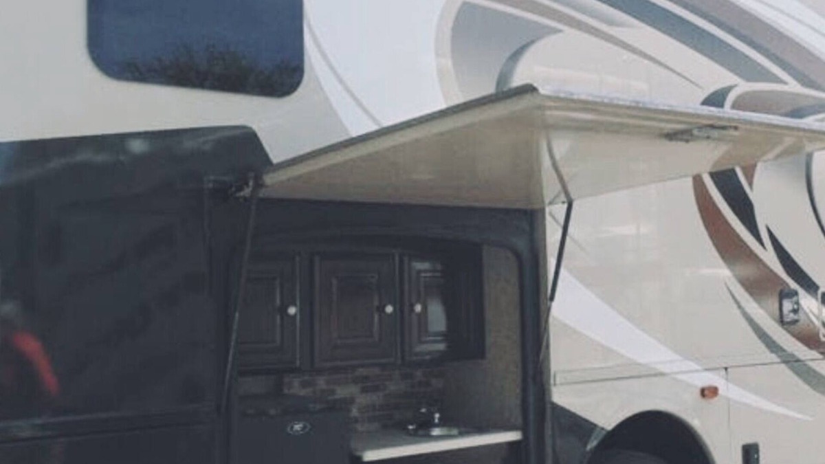 Lake George House | Not CAMPING but….GLAMPING