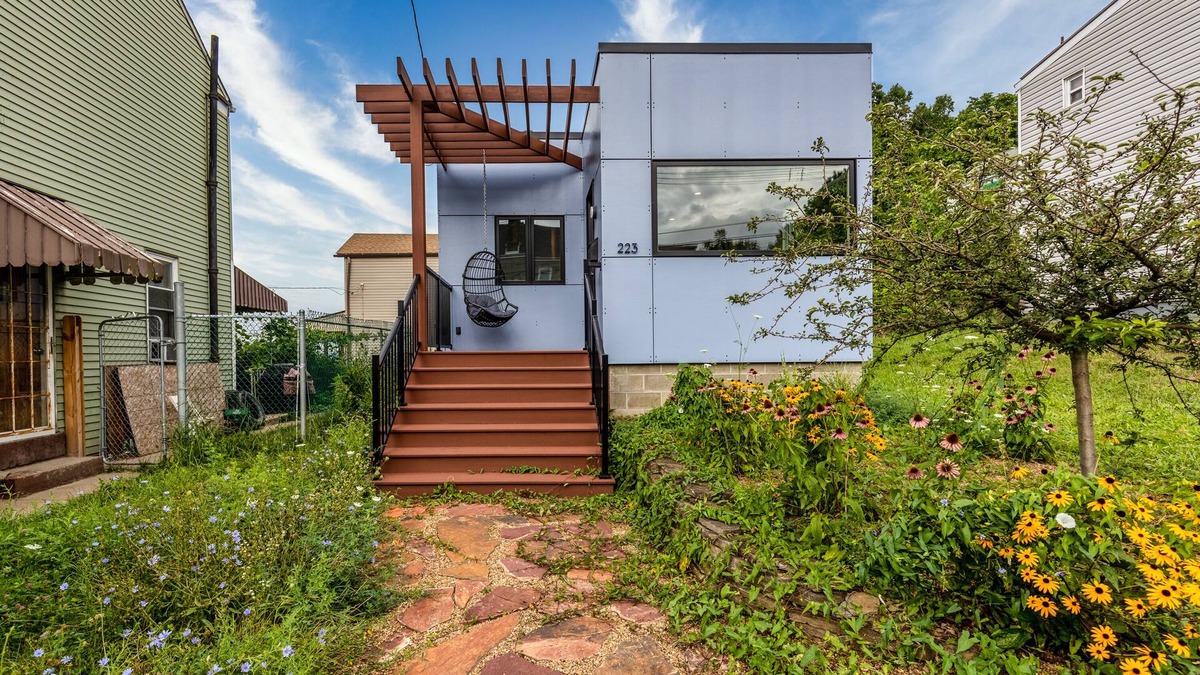 Pittsburgh House | Not so tiny house with full kitchen & patio swing
