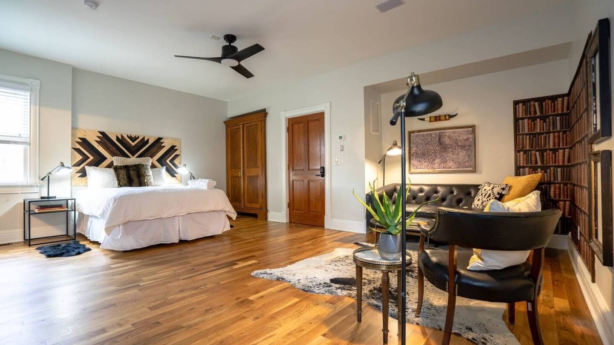 Five Points Apartment | Notorious Outlaw Summ