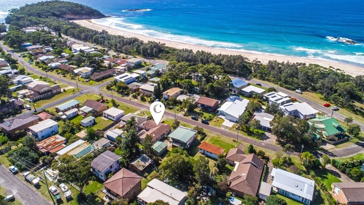Narrawallee House | Now Available 22 Oct to 1 Nov - 120m to Beach!