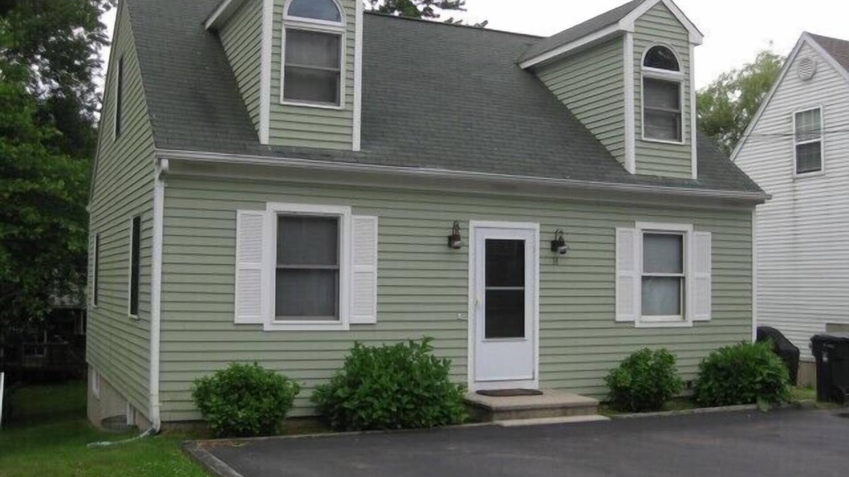 Bonnet Shores House | NOW BOOKING 2024 ~ Beautiful, Oversized Cape in Scenic Bonnet Shores!
