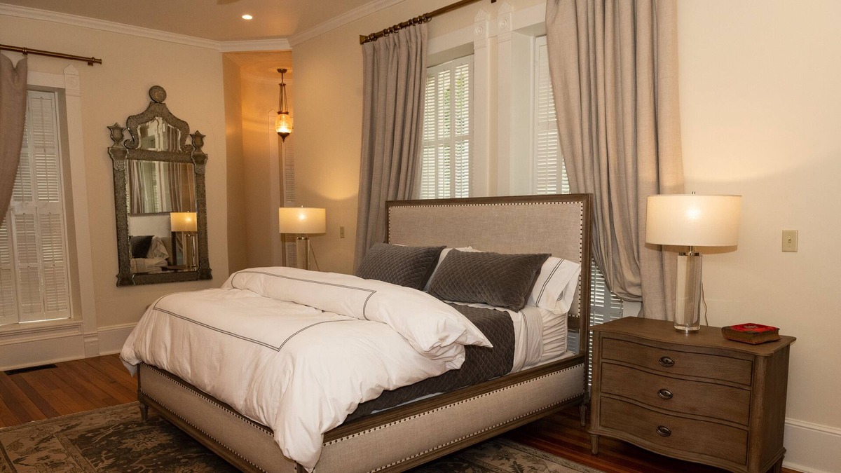 Gonzales Villa | Now booking for 2023. Historic 5 bedroom Villa in heart of Gonzales TX