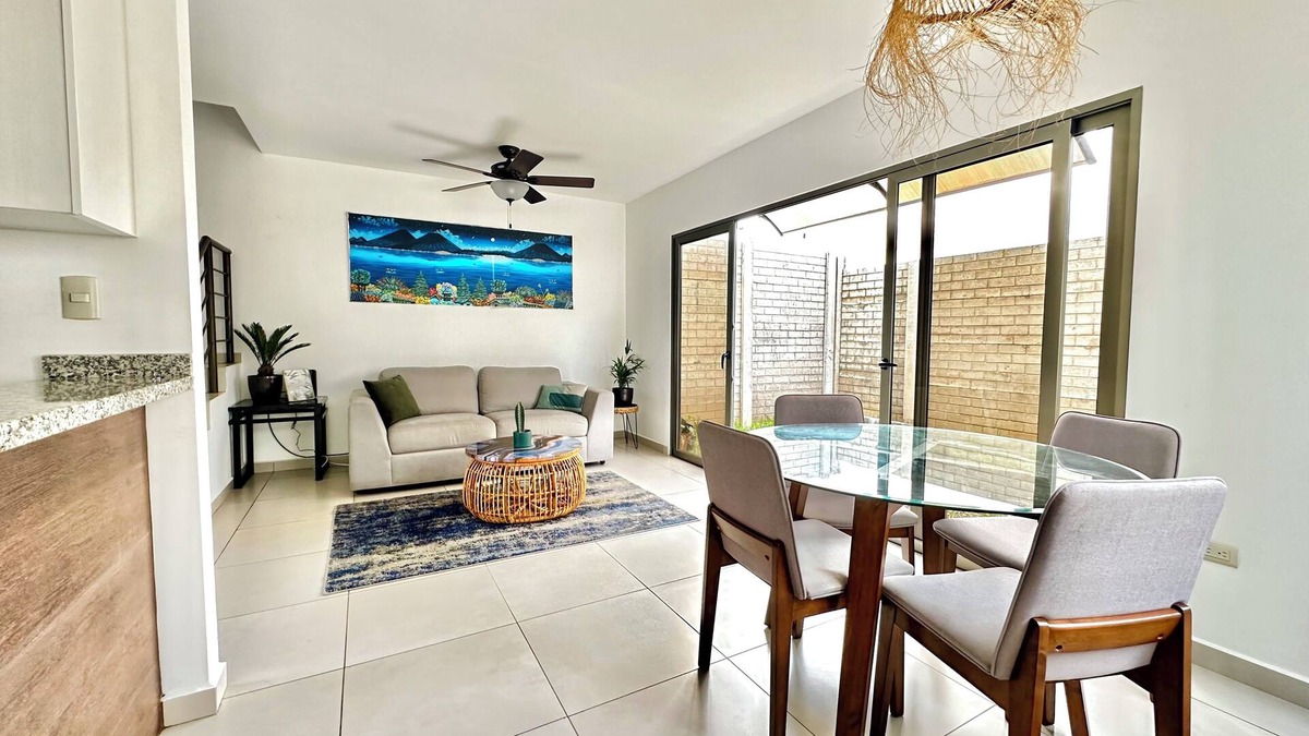 Zaragoza House | NOW WITH FREE AIRPORT PICK-UP! Charming 2-bedroom house in Zaragoza!
