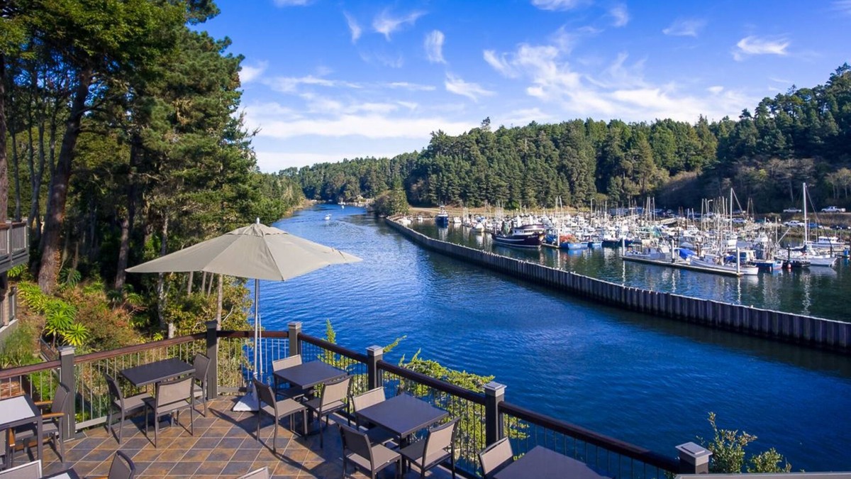 Fort Bragg Hotel | Noyo Harbor Inn Restaurant and Tavern