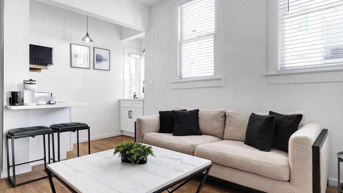 Tobin Hill Apartment | Nr DT River Walk, Alamo, Zoo | Yard BBQ | Games