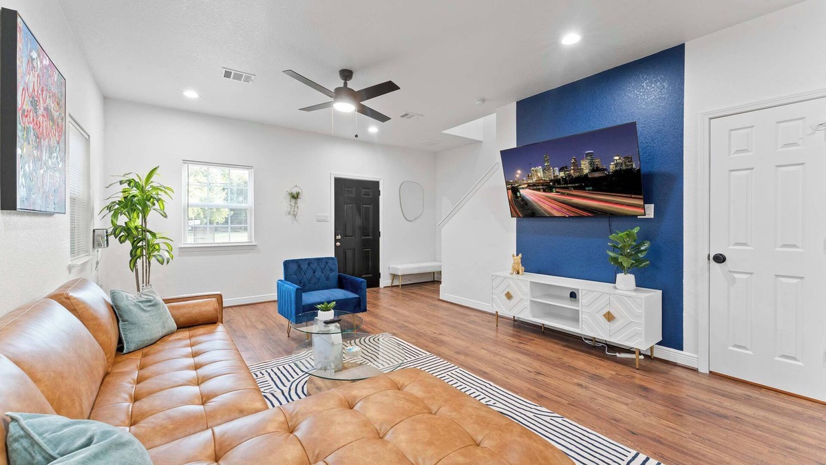 Southeast Houston House | NRG MedCenter 4BD/4.5BA w FencedYard & WasherDryer