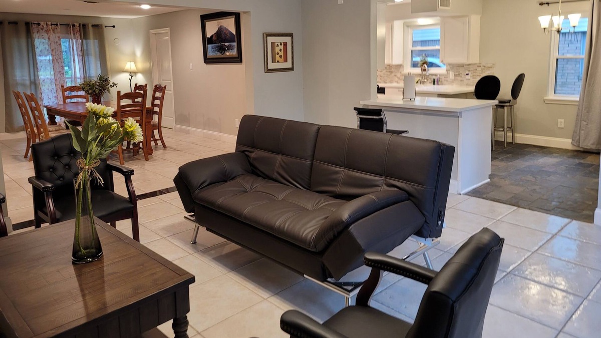 Westbury House | NRG Stadium/ Downtown/China Town/ Medical Center