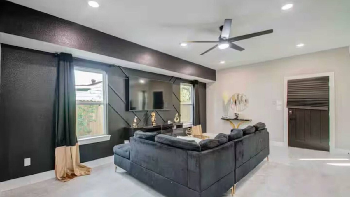Southeast Houston House | NRG Stadium Escape