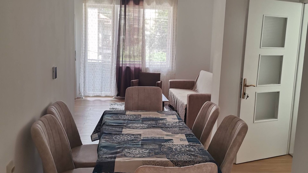 Bitola House | nSpacious 3 bedroom, 3 balcony, City Center, WiFi, AC , Free Parking, Bitola
