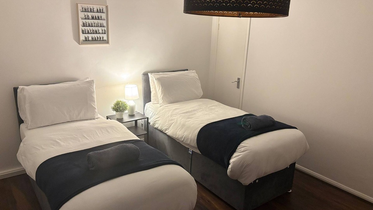Edgbaston Apartment | nSpacious appt|4 beds|sleeps 5| Free parking| close to city| Netflix
