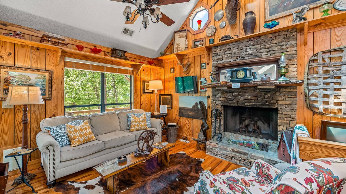Mentone Cabin | nSpectacular Mountain Top cabin Amazing Views Large Balcony With Low Rates