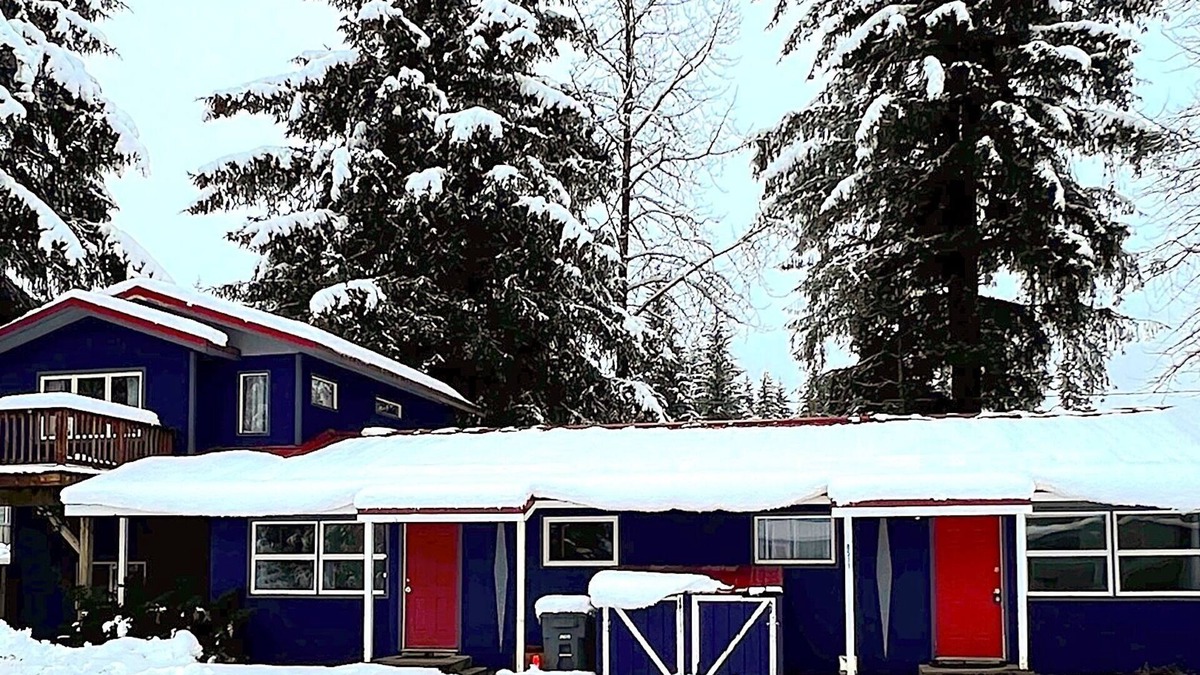 Mendenhaven House | Nugget Place-Includes three separate two bedroom units near Mendenhall Glacier-DISCOUNTS ON TOURS!