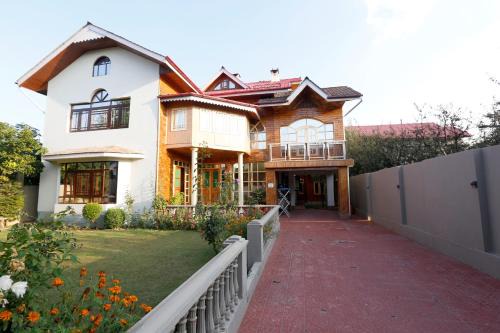Srinagar House | Nuh Villa - Luxury stay with Kashmiri Warmth
